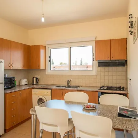 Sea Breeze Ayia Thekla بيت للعطل أيا نابا